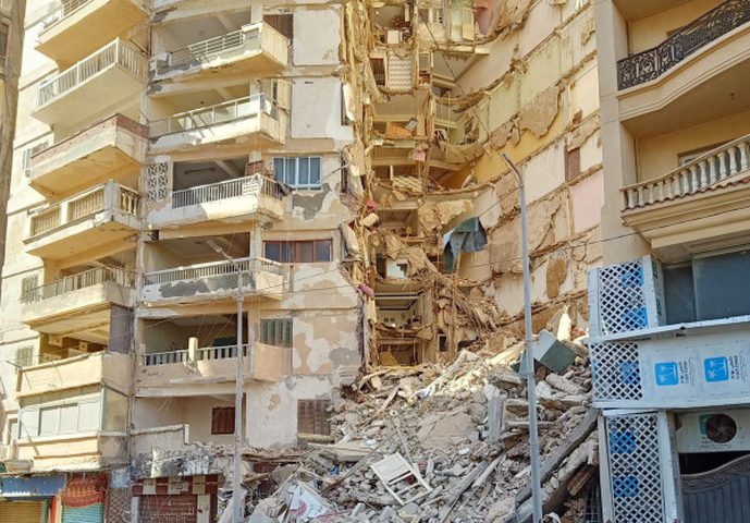 مصر: مصرع خمسة أشخاص جراء انهيار عقار في القاهرة