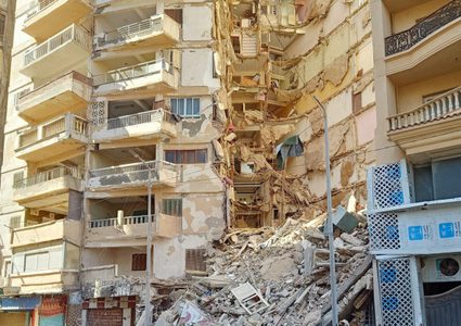 مصر: مصرع خمسة أشخاص جراء انهيار عقار في القاهرة
