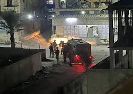 الاحتلال يصيب مواطنا ويعتقل اخرين في عقبة جبر