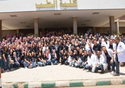 تحرك عاجل في مصر بعد رسوب 60% من طلاب كلية الطب