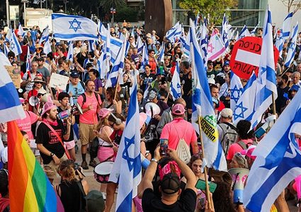 مواجهات واعتقالات خلال الاحتجاجات ضد خطة إضعاف القضاء