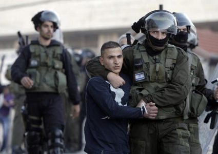 قوات الاحتلال تعتقل فتى في الأغوار