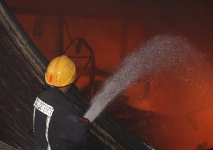 الأردن: إخماد حريق كبير في مصنع للزيوت والمواد البترولية بمحافظة المفرق