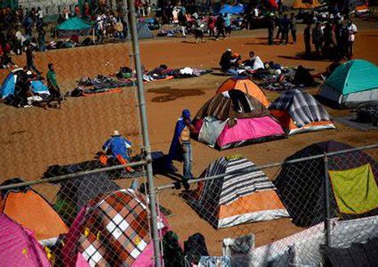 خبراء حقوقيون يطالبون تونس بالتوقف عن "ترحيل المهاجرين"