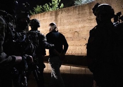 الاحتلال يعتقل شابا من أريحا