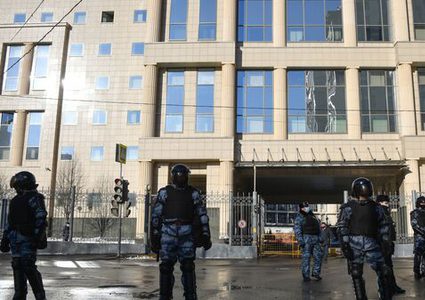 القبض على عائلة تسللت إلى العراق وبحوزتها مواد مخدرة