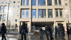 القبض على عائلة تسللت إلى العراق وبحوزتها مواد مخدرة