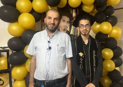 رغم تضييق الاحتلال محمد صندوقة… الأول على القدس في الفرع العلمي بمعدل 99.6%