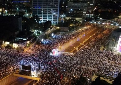 آلاف المستوطنين يتظاهرون ضد خطة "إضعاف القضاء"