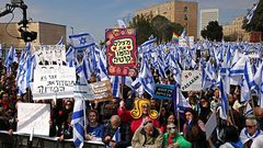 رغم الاحتجاجات: المصادقة على إجراء أساسي في خطة حكومة نتنياهو لتقويض القضاء