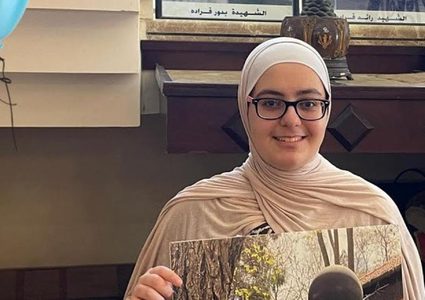 بمعدل 99.7 نورا قرادة تتصدر قوائم التفوق في الفرع العلمي