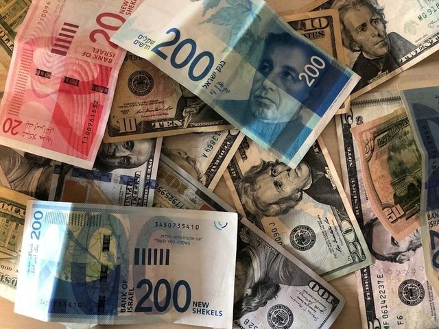 أسعار صرف العملات لليوم الخميس