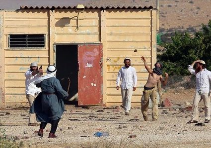 أريحا : مستوطنون يقتحمون مخيم عين السلطان