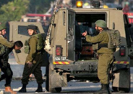 الاحتلال يعتقل ثلاثة شبان شرق بيت لحم