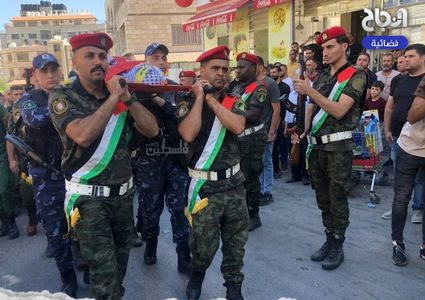 جماهير غفيرة تشيع الشهيدين فوزي مخالفة ومحمد البايض في نابلس ورام الله