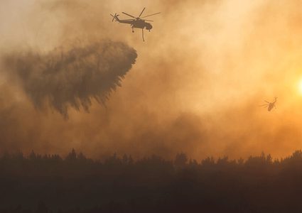 اليونان تجري أكبر عملية إجلاء تشهدها البلاد على الإطلاق بسبب الحرائق الهائلة