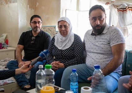 المستوطنون يسلبون منزل عائلة صب لبن والاحتلال يعتقل أحد أفرادها