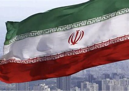 إيران: حظر مهرجان سينمائي بسبب ملصق لممثلة من دون حجاب