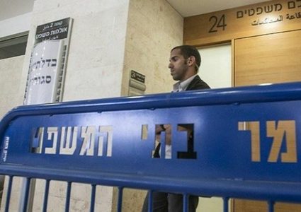 الاحتلال يمدد اعتقال 3 شبان زعم بأنهم نفذوا عملية طعن بالقدس