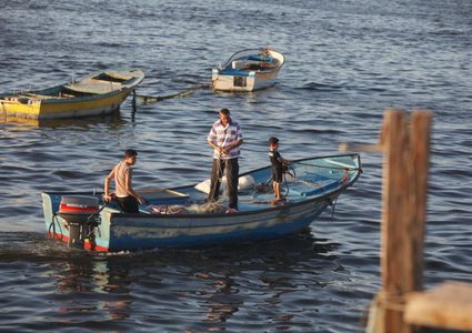 محكمة الاحتلال تفرج عن أربعة صيادين اعتقلهم من بحر غزة