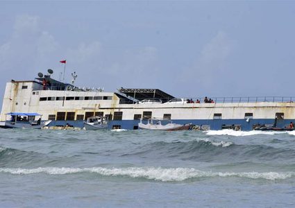 15 قتيلا و19 مفقوداً بعد غرق قارب قبالة سواحل إندونيسيا