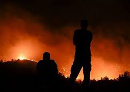 بسبب الحرائق: إجلاء نحو 2500 شخص من جزيرة كورفو في اليونان