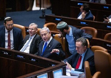 محتجون ضد خطة إضعاف القضاء يغلقون جميع مداخل الكنيست