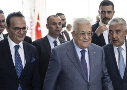 الرئيس عباس يصل تركيا في زيارة رسمية