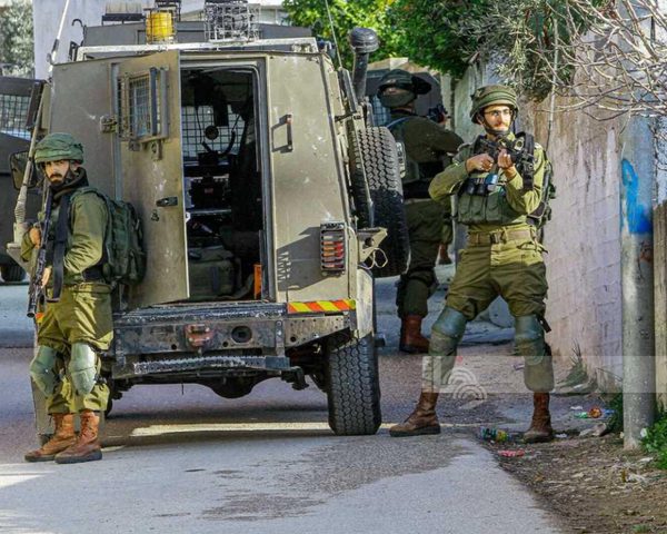 الاحتلال يعتقل شابا ويفتش منازل جنوب جنين