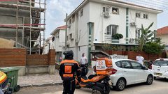 إصابة خطيرة لعامل سقط من علو في نتانيا