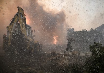 مصرع ثلاثة أشخاص جراء حرائق الغابات في اليونان