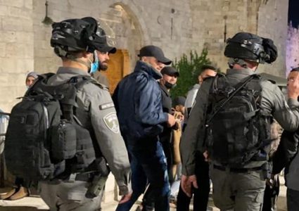 سلطات الاحتلال تعتقل شابين من القدس