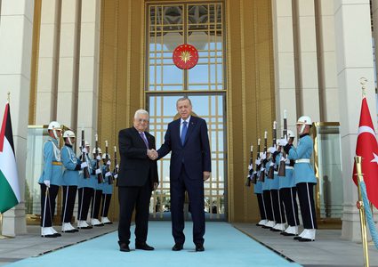 الرئيس محمود عباس يجتمع مع نظيره التركي