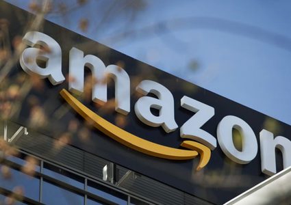 عشرات النشطاء يتظاهرون أمام قمة "أمازون" للمطالبة بإلغاء عقودها مع الاحتلال