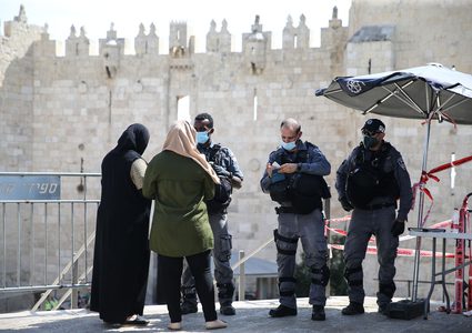 الاحتلال يمنع المصلين من دخول المسجد الأقصى