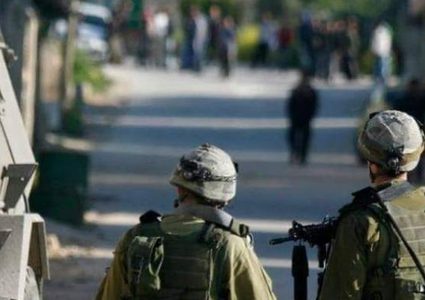 الاحتلال يداهم المحال التجارية في مخيم شعفاط بالقدس المحتلة