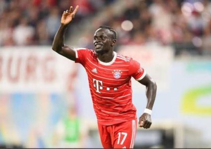 ساديو ماني يوقع للنصر