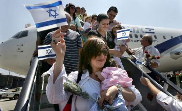 صاندي تايمز: عشرات الآلاف من الإسرائيليين يفكرون بالهجرة لأوروبا