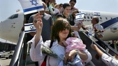 صاندي تايمز: عشرات الآلاف من الإسرائيليين يفكرون بالهجرة لأوروبا