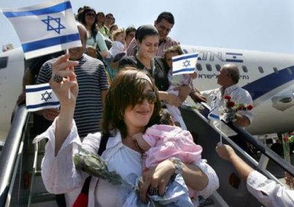 صاندي تايمز: عشرات الآلاف من الإسرائيليين يفكرون بالهجرة لأوروبا