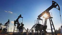 النفط يتجه إلى تحقيق أكبر مكاسب شهرية في أكثر من عام