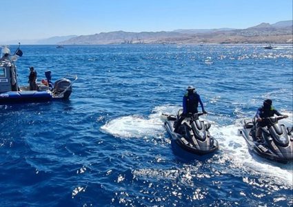 بحرية الاحتلال تستهدف  مراكب الصيادين في بحر غزة