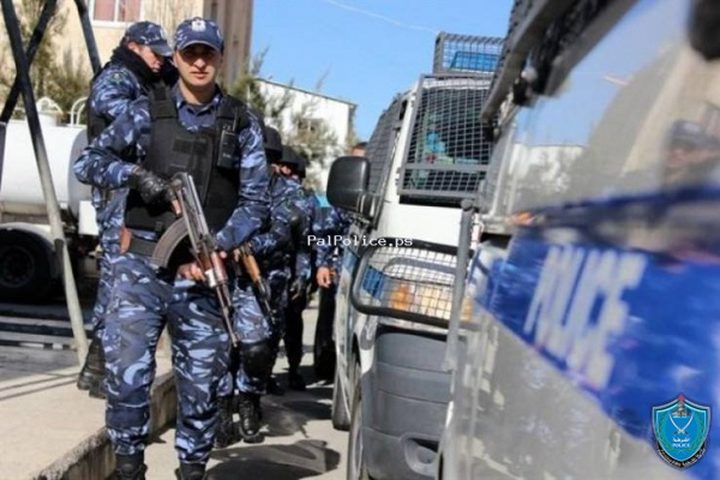 الشرطة تقبض على 3 أشخاص بجرائم نصب واحتيال في الخليل
