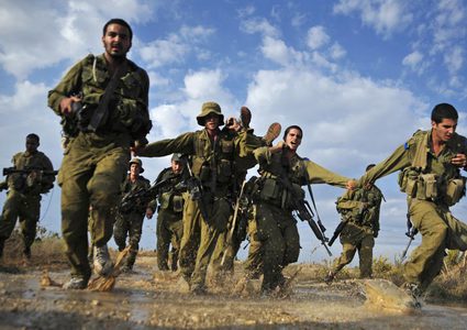 60 ضابطاً إسرائيلياً يعلنون نيتهم تعليق خدمتهم احتجاجاً على التعديلات القضائية