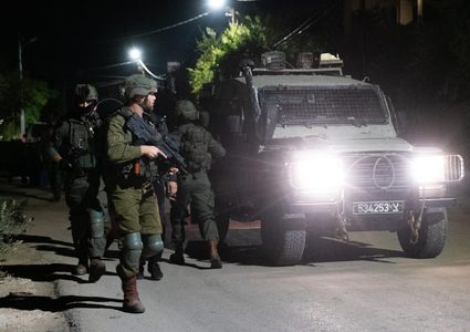 قوات الاحتلال تعتقل مواطنا وتستولي على مركبته في الأغوار الشمالية