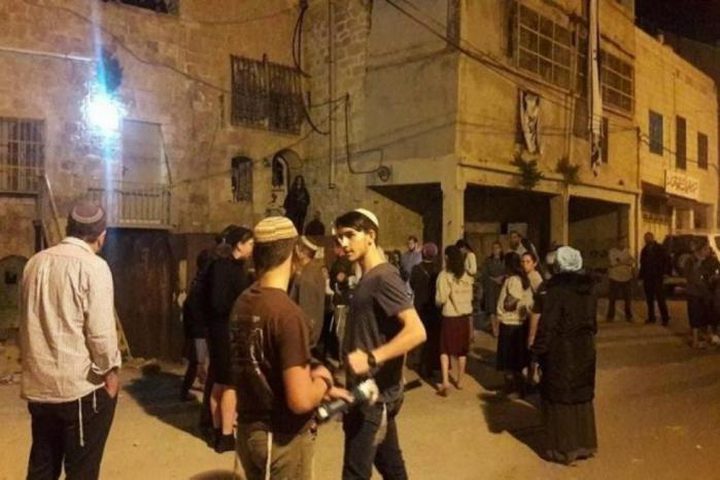 نابلس: مستوطنون يهاجمون منزلا في بورين
