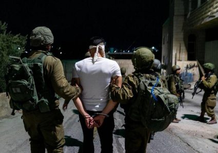 سلطات الاحتلال تعتقل شابا بالقرب من المسجد الأقصى