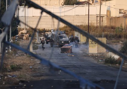 الاحتلال يعتقل شابا عند مدخل البيرة الشمالي