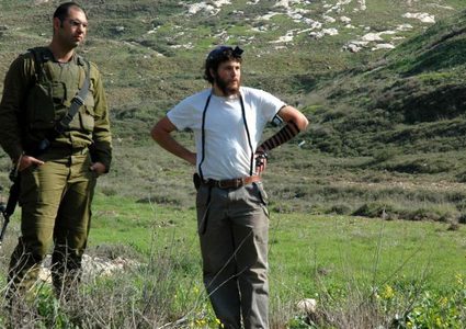 مستوطنون يهاجمون المزارعين في أم صفا شمال غرب رام الله