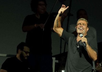 شروط غريبة لحضور حفل عمرو دياب في مصر